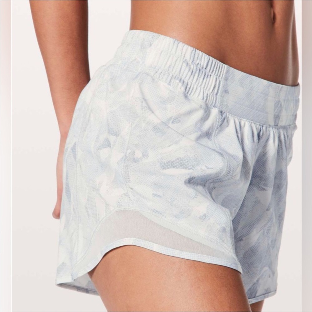 Lululemon Hotty Hot Short II Jasmine White Multi / White 6